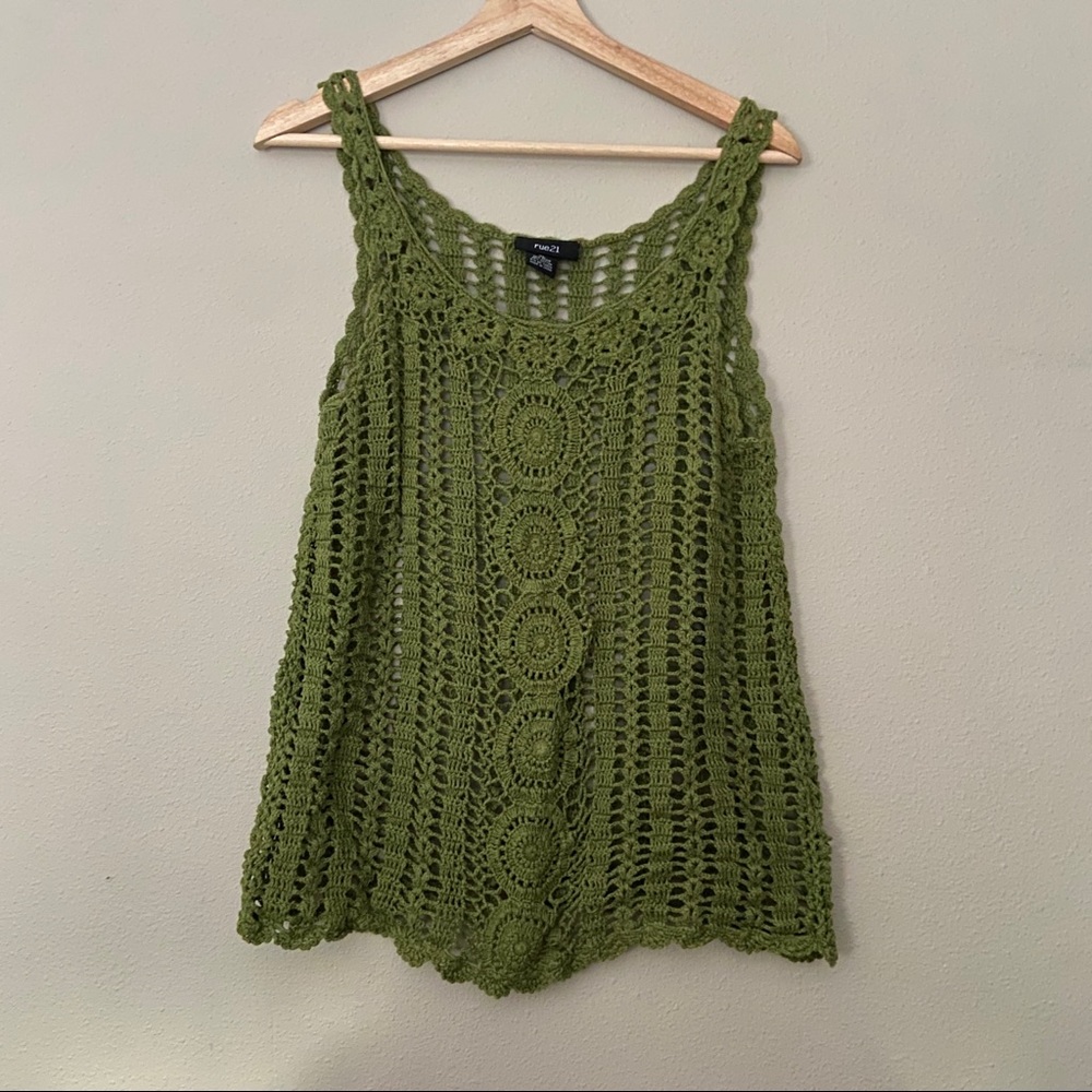 ⭐️Green crochet top